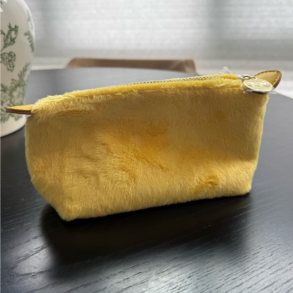 Stoney Clover Lane  Pouchette